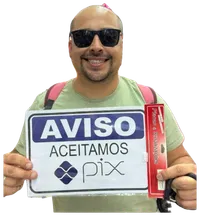 Foto do vini com placa escrita ACEITAMOS PIX